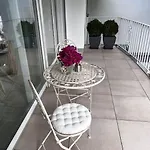 Klimatisierte Schöne 110 Qm Große Moderne Und Helle Apartment *
