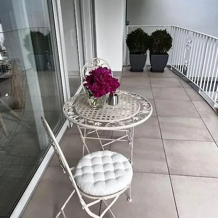 Klimatisiertes Premium-apartment - 110 Qm - Ruhige Lage In - Sued-balkon - Kostenloser Parkplatz - Wlan Apartament *