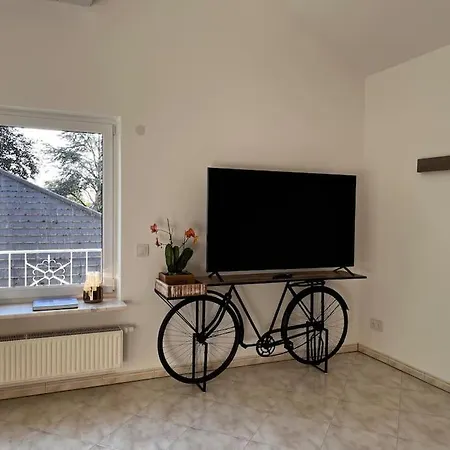 Klimatisiertes Premium-apartment - 110 Qm - Ruhige Lage In - Sued-balkon - Kostenloser Parkplatz - Wlan Apartament *