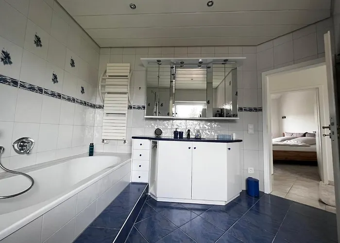 Klimatisierte Schoene 110 Qm Grosse Moderne Und Helle Lägenhet *